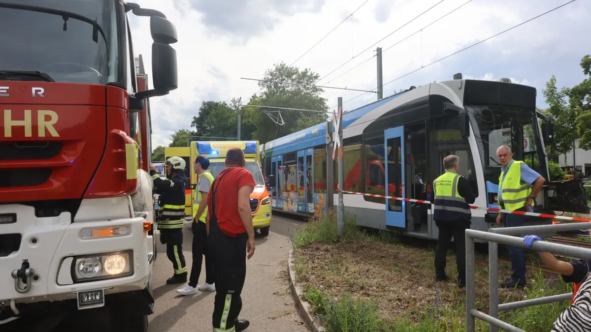 Im Ulmer Stadtteil Böfingen kam es nach einem Unfall mit einer Straßenbahn zu einem Notarzteinsatz.