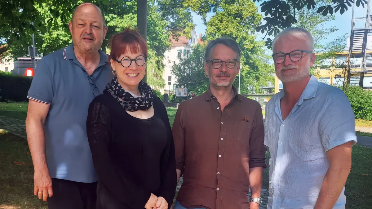 Die Theateroffensive kann weiter gehen! Darüber freuen sich die Initiatoren (v.l.) Matthias Schmied (Verwaltungsleiter Theater Reutlingen), Dorothee Must (Verwaltungsdirektorin am LTT), Dominik Gerstorfer (Verwaltungsleiter am Zimmertheater) und Christian Burmeister-van Dülmen (Verwaltungsleiter am Theater Lindenhof).
