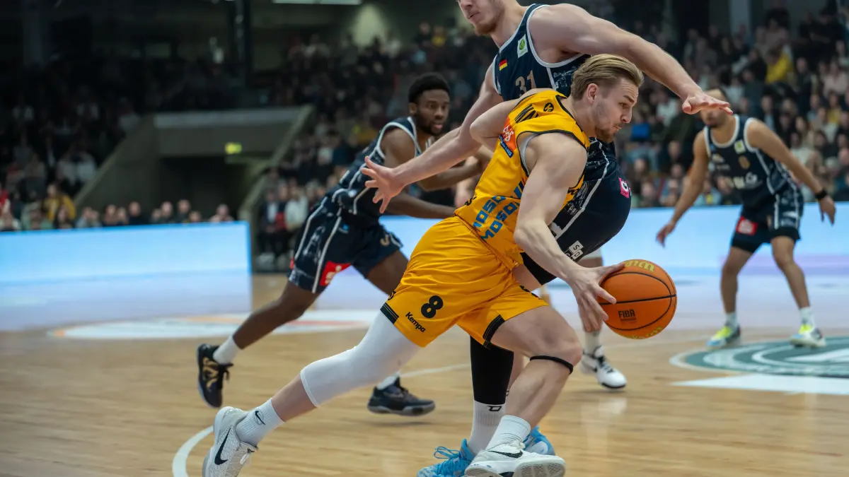 Lucas Mayer (gelbes Trikot) wurde mit den Kirchheim Knights in dieser Saison Vizemeister in der Pro A.