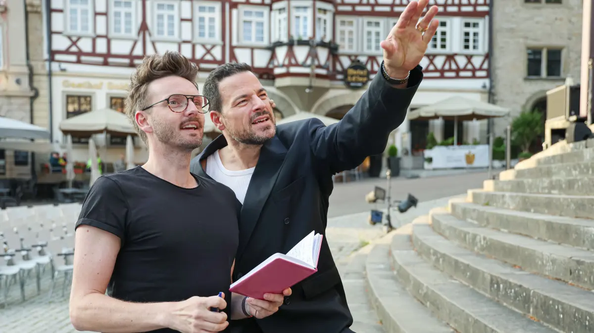 Freilichtspiele Schwäbisch Hall 2025: Jedermann-Inszenierung. Impression aus den Proben mit Regisseur Philipp Moschitz und dem Hauptdarsteller 2025, Tobias Licht