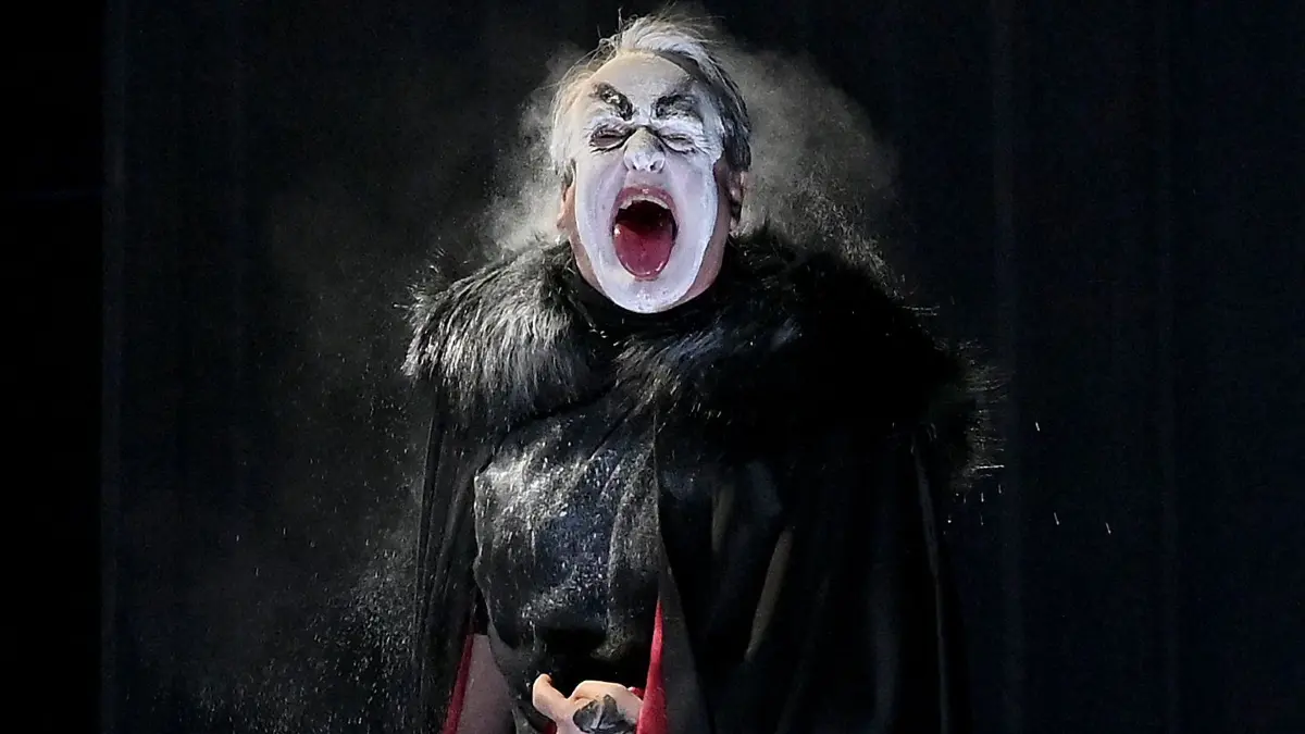 Markus Hottgenroth. Extrem körperlich, überragend spielte er den Hendrik Höfgen in "Mephisto".