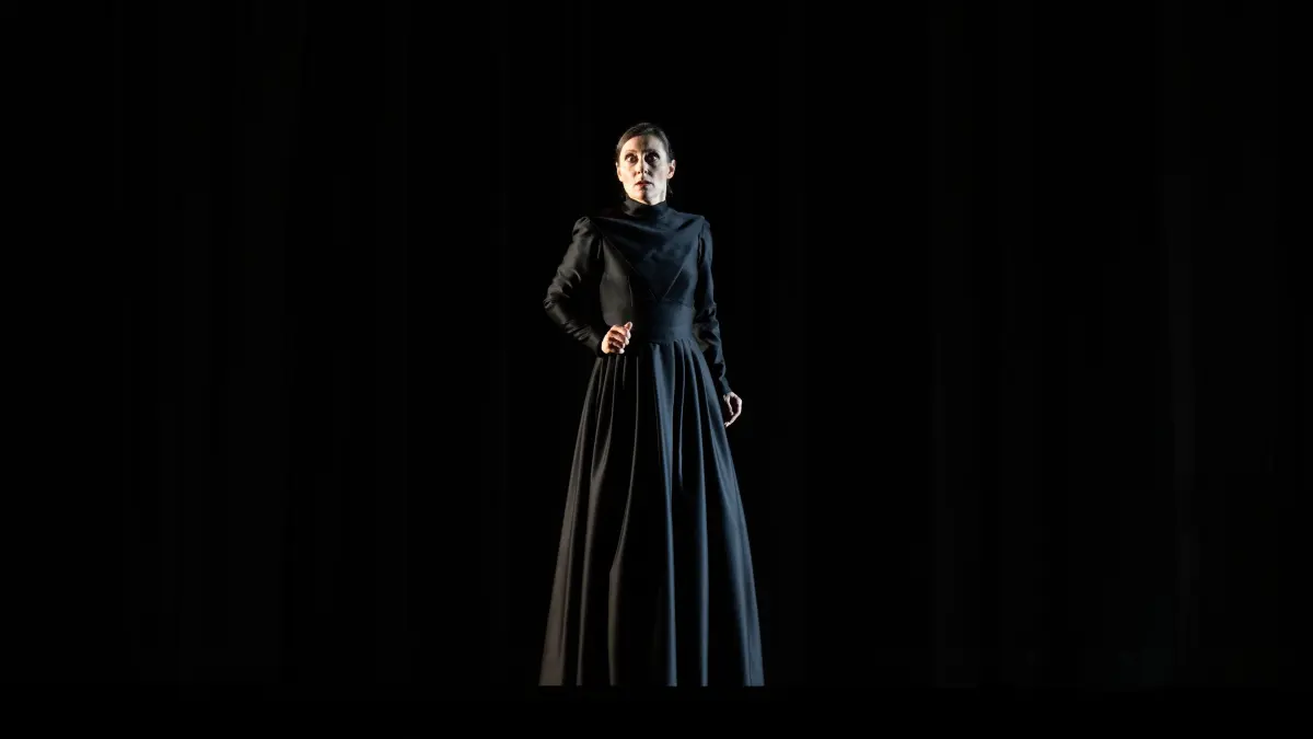 Maria Rosendorfsky. Von der zupackend reschen Rössl-Wirtin zur verstörten Governess in der Horror-Oper "The Turn of the Screw" (Foto). Eine enorme Ausdrucksvielfalt.