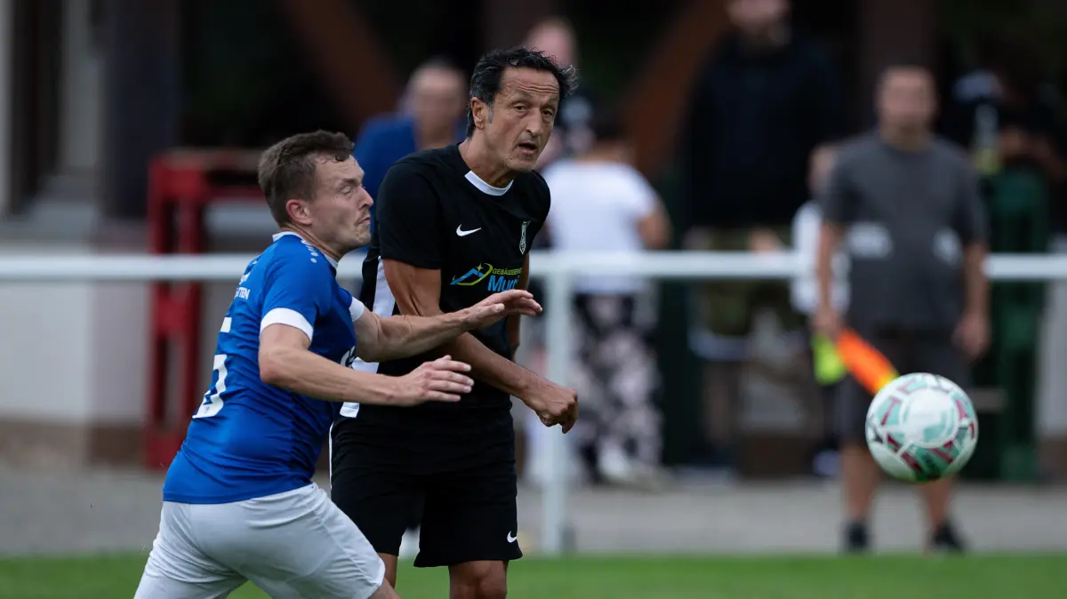 Spielertrainer Mehmet Özkoyuncu (rechts, SGM Bildechingen/Nordstetten) betritt mit seinen 50 Jahren Neuland. Der Akteur hat in seiner langen Karriere noch nie ein Relegationsspiel bestritten.