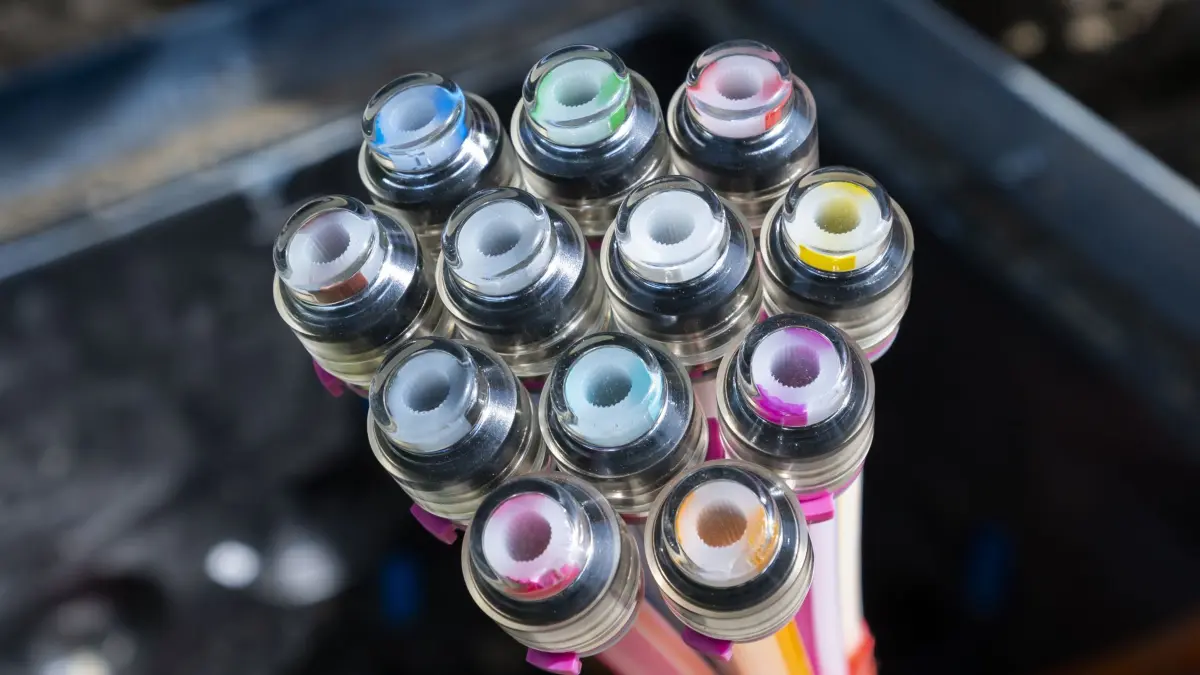 ARCHIV - Kündigung erlaubt: Auch bei Glasfaserverträgen darf der Anbieter nicht einfach ablehnen. (zu dpa: «Wenn der Glasfaser-Anbieter die Kündigung nicht annimmt») Foto: Matthias Rietschel/dpa-Zentralbild/dpa - Honorarfrei nur für Bezieher des dpa-Themendienstes +++ dpa-Themendienst +++