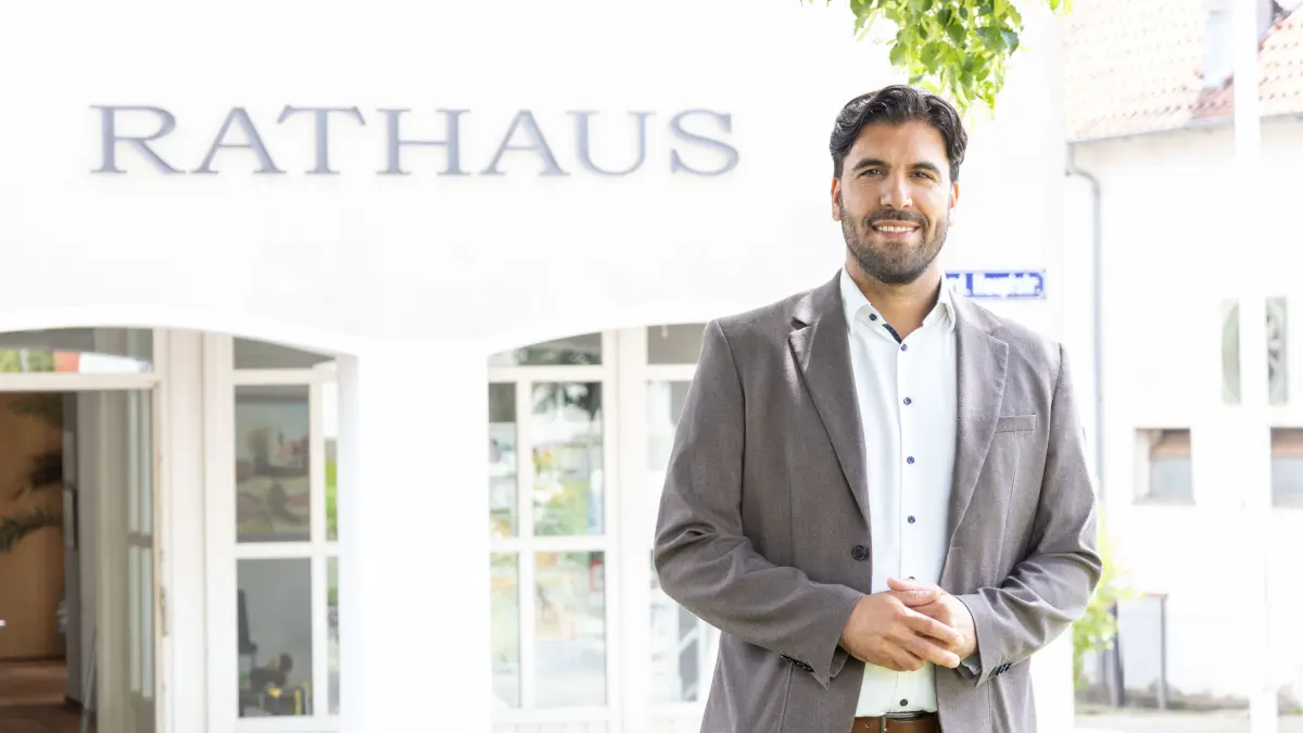 Yasin Önut hat seine Arbeit als Adelberger Bürgermeister aufgenommen. Ein Besuch im Rathaus