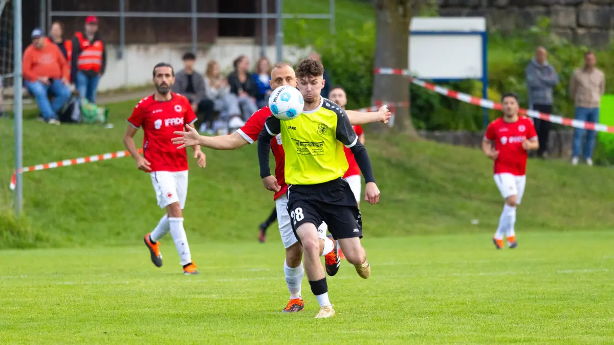 TSV Obere Fils (gelb) vs. 1.Göppinger SV II (rot), Fußball, Entscheidungsspiel 2 in A3 - Bezirk Neckar/Fils, Saison 2025/2026, Rasenplatz Kornberghalle, Frühlingsstraße 5, 73105 Dürnau, 11.06.2026 - 18:30 Uhr: Daniel Bosch (TSV Obere Fils #28)
TSV Obere Fils (gelb) vs. 1.Göppinger SV II (rot), Fußball, Entscheidungsspiel 2 in A3 - Bezirk Neckar/Fils, Saison 2025/2026, Rasenplatz Kornberghalle, Frühlingsstraße 5, 73105 Dürnau, 11.06.2026 - 18:30 Uhr,
Foto: PhotoPeet / Sport- & Eventfotografie / Peter Harich