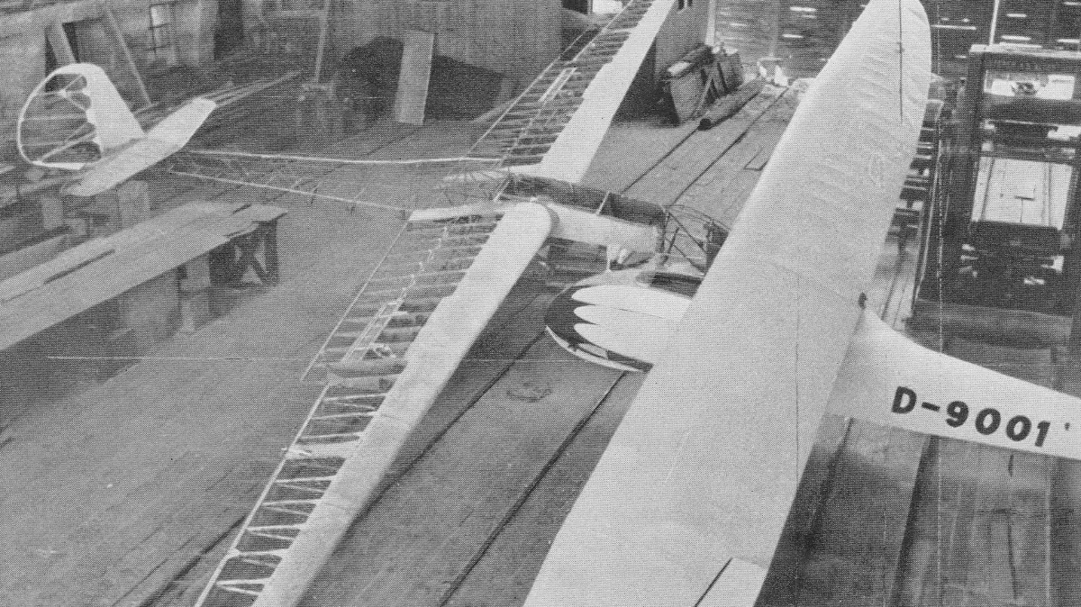 Die „Stadt Ebingen“ im Rohbau, die „Albvogel“ in der Fertigmontage: D-9001 war das erste privat gebaute Segelflugzeug in der Bundesrepublik Deutschland.