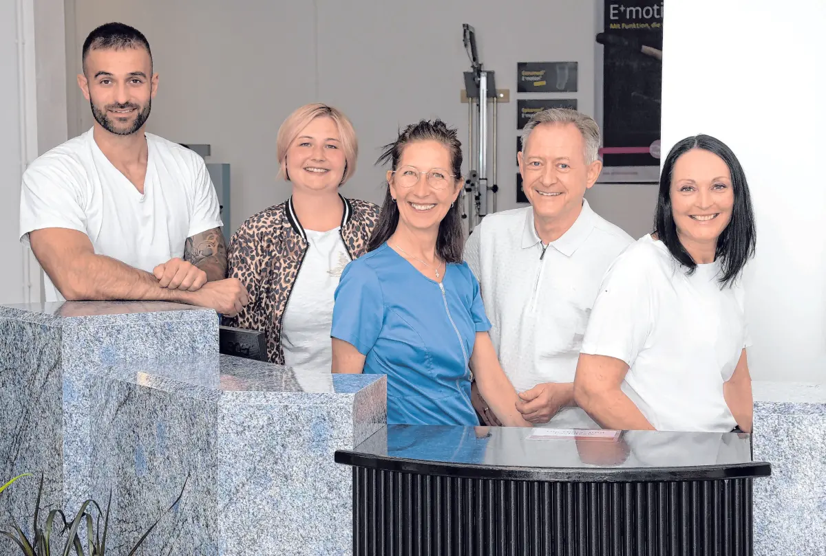Das Team (v.l.): Felix Zaiger, Jasmin Oesterle, Claudia Wehrle, Geschäftsführer Dr. Heinz-Georg Schneider und Claudia Pfeffer.Fotos: http://www.bilderfreund.de