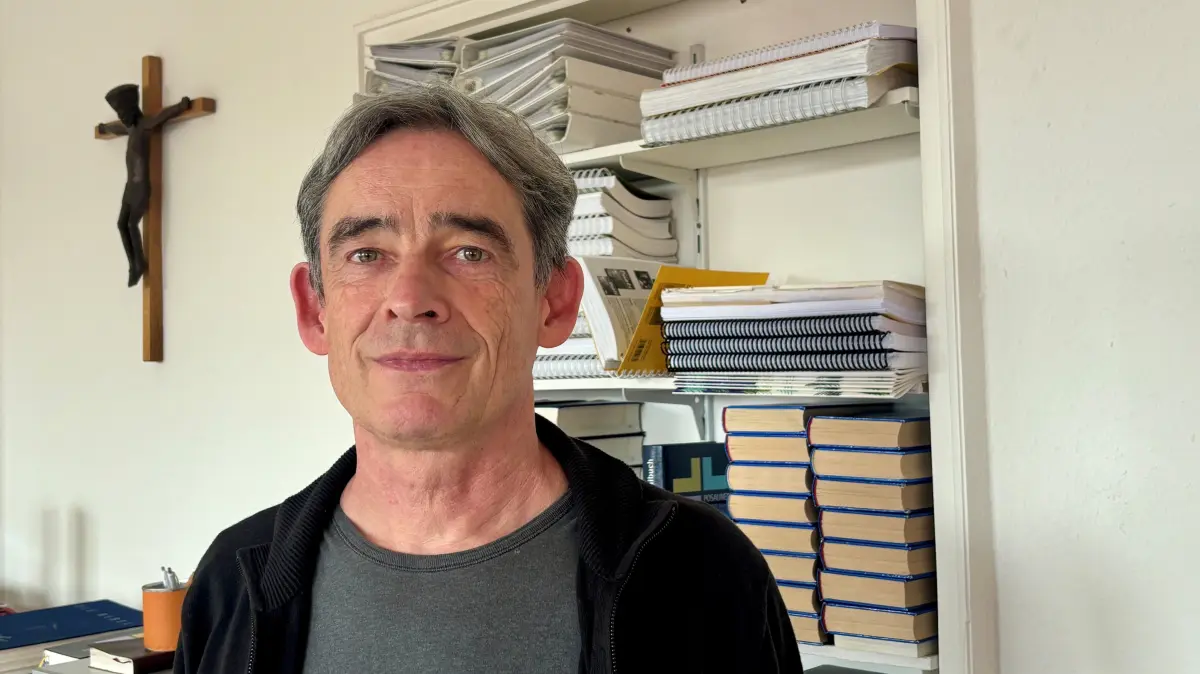 Notfallseelsorger und Hochschulpfarrer Michael Zips hat an Unfallstellen für Angehörige traumatisierende Umstände erlebt.