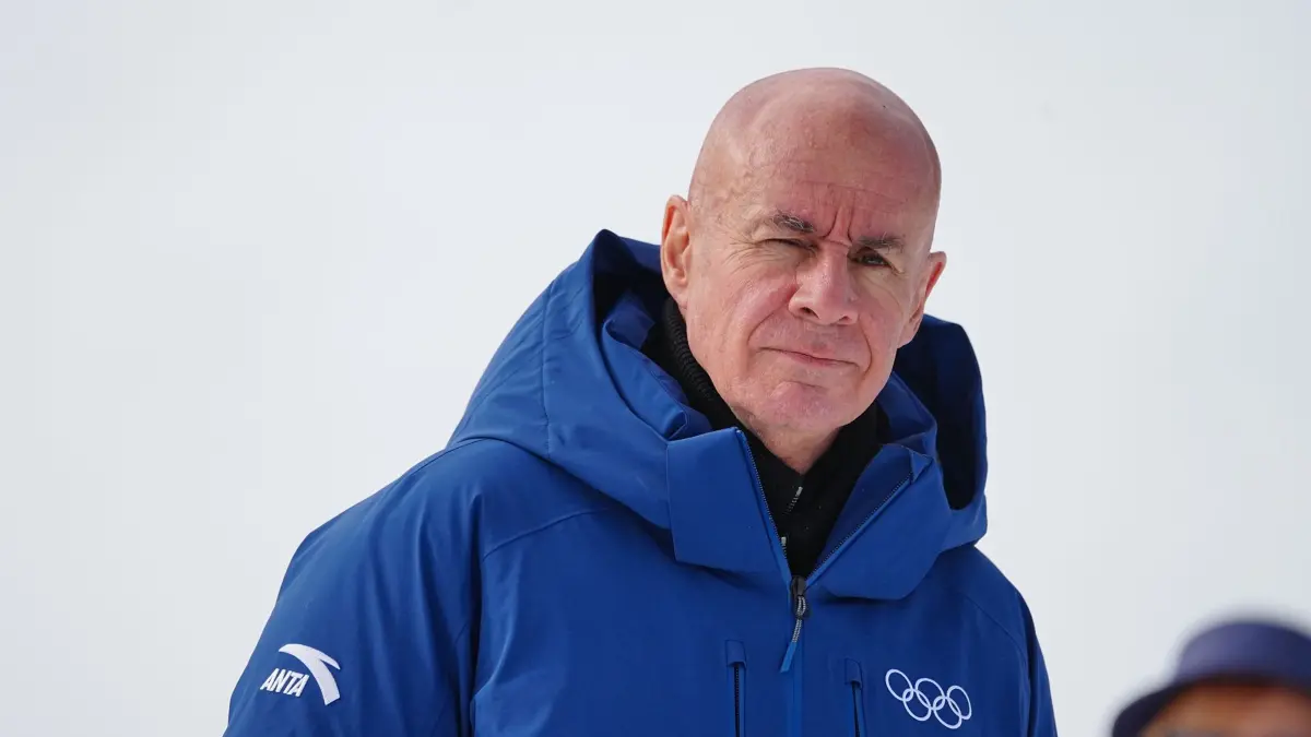 Johan Eliasch: ARCHIV - 12.02.2026, Italien, Cortina D'ampezzo: Olympia, Olympische Winterspiele Mailand Cortina 2026, Tofane Alpin Centre, Ski alpin, Super G, Frauen, Johan Eliasch, Präsident des internationalen Skiverbandes Fis. (zu dpa: «Umstrittener Eliasch nach Wahlkrimi nicht mehr Fis-Präsident») Foto: Michael Kappeler/dpa +++ dpa-Bildfunk +++