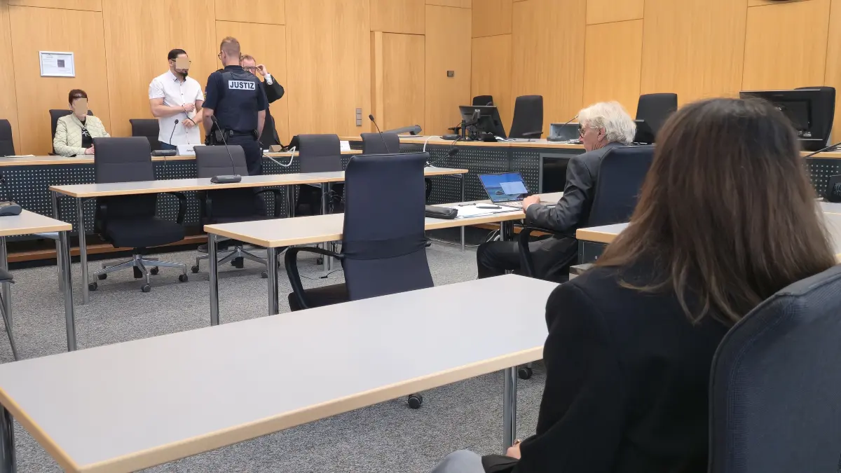 Die junge Frau, die beim brutalen Raubüberfall 2022 in Blaustein unter anderem eine Schädigung ihrer Hornhaut erlitten hat, sitzt im Revisionsverfahren als Nebenklägerin vor einem der damaligen Täter.