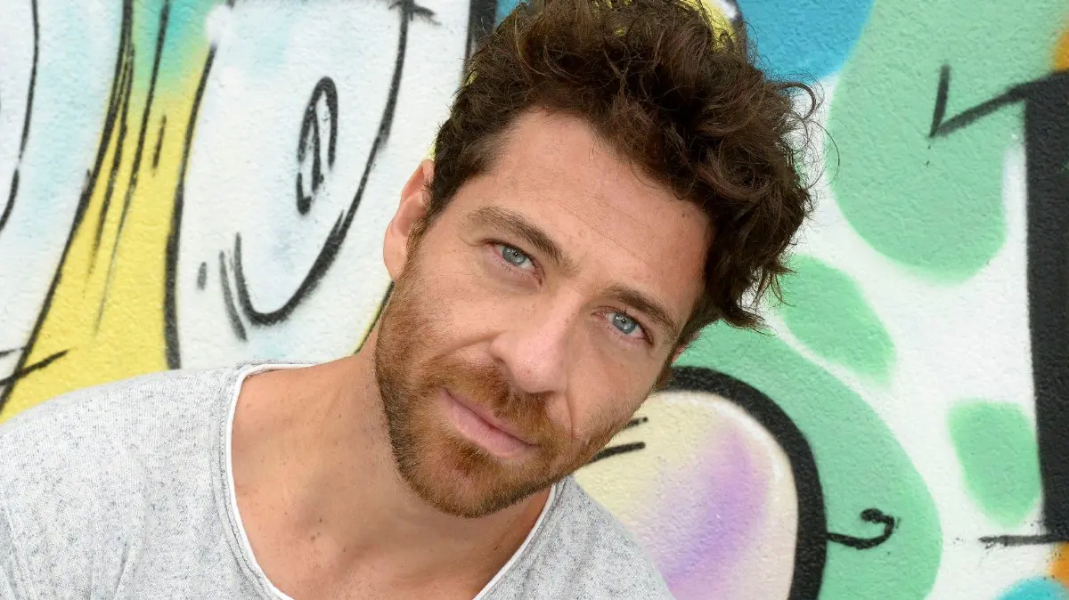 Carlos (Patrick Fernandez) wird in der neuen GZSZ-Folge beerdigt.