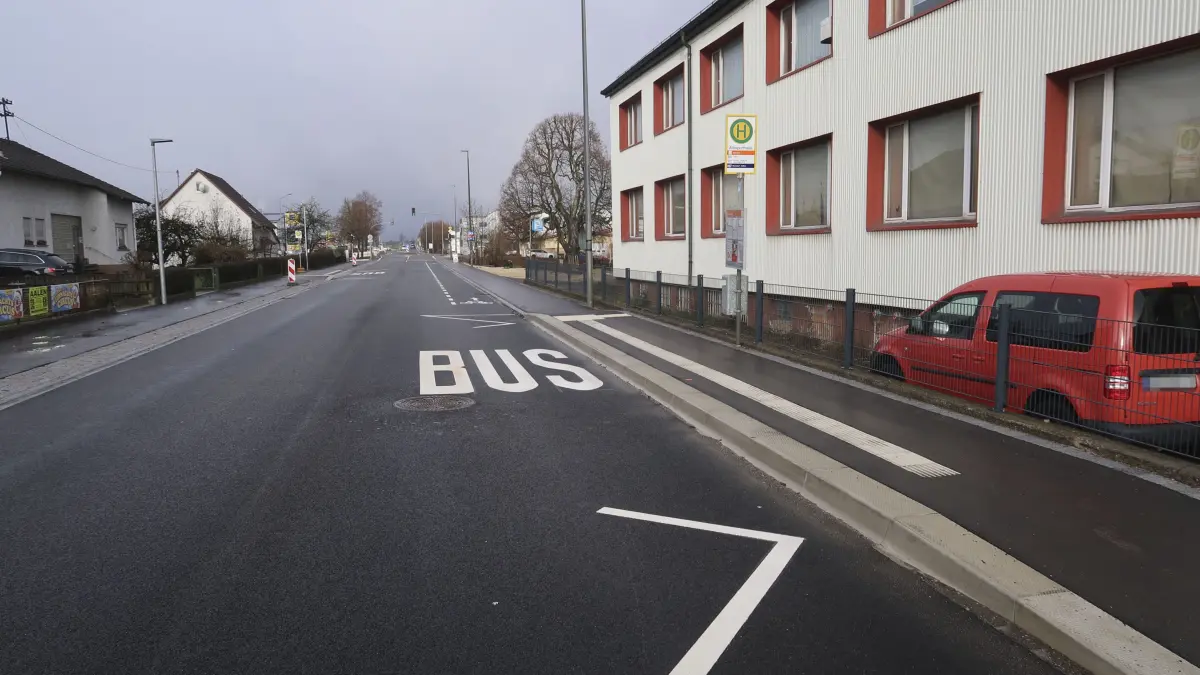 barrierefreie Bushaltestelle an der B 466 in Böhmenkirch