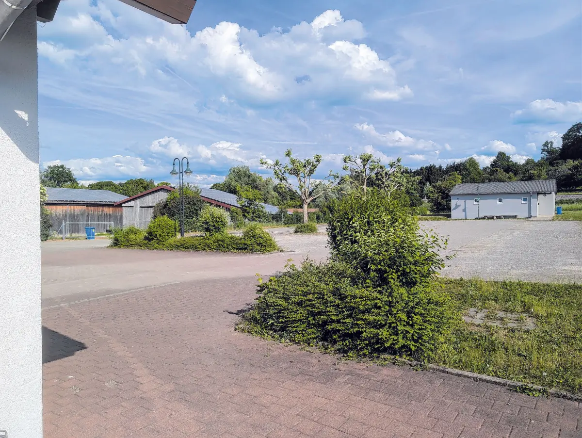 Für „Stein kommt zamma“ testen die Veranstalter nun erstmals den Parkplatz an der Auchterthalle. ⇥Foto: Steinhilber