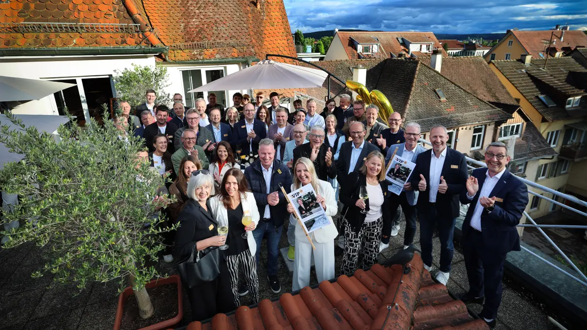 Gruppenbild zur Feier der 50. WIP auf der Dachterrasse des Schwäbischen Tagblatts