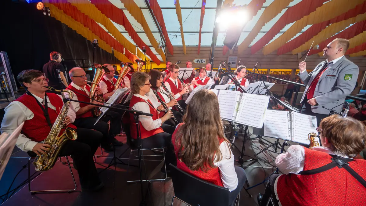 Göppingen Maientag Festzelt NWZ-Blasmusik-Festival Gruibingen