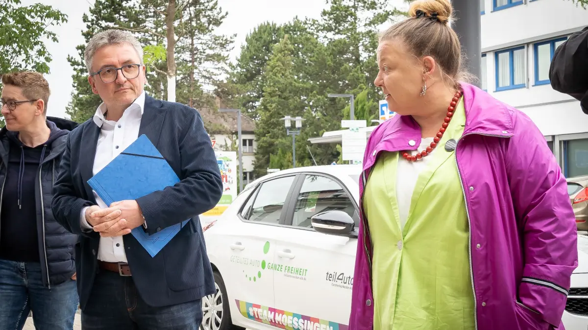 Diese zwei auf einem Haufen haben durchaus Unterhaltungswert. Die Mössingerinnen und Mössinger dürfen sich noch drei Wochen über Wahlkampf zwischen Michael Bulander und Claudia Jochen freuen.