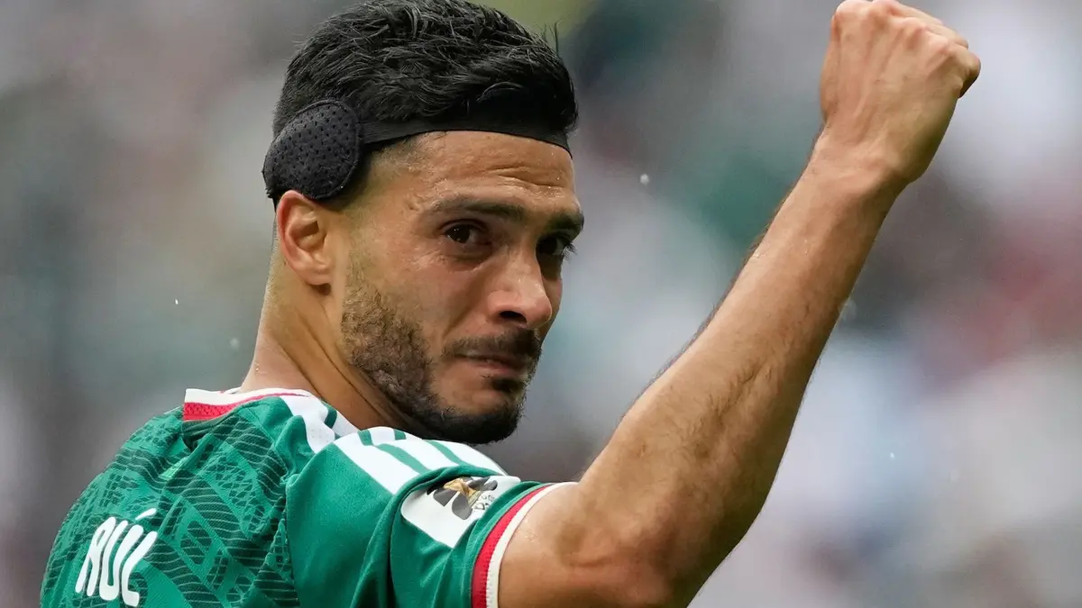 WM 2026 - Mexiko - Südafrika: 11.06.2026, Mexiko, Mexiko-Stadt: Fußball, Männer, WM, Eröffnungsspiel, Mexiko - Südafrika, Vorrunde, Gruppe A, Spieltag 1, Mexiko-Stadt-Stadion, der Mexikaner Raúl Jiménez jubelt nach seinem Tor zum 2:0. (zu dpa "Die Tränen von Jiménez: Vom Schädelbruch zum WM-Tordebüt") Foto: Natacha Pisarenko/AP/dpa +++ dpa-Bildfunk +++