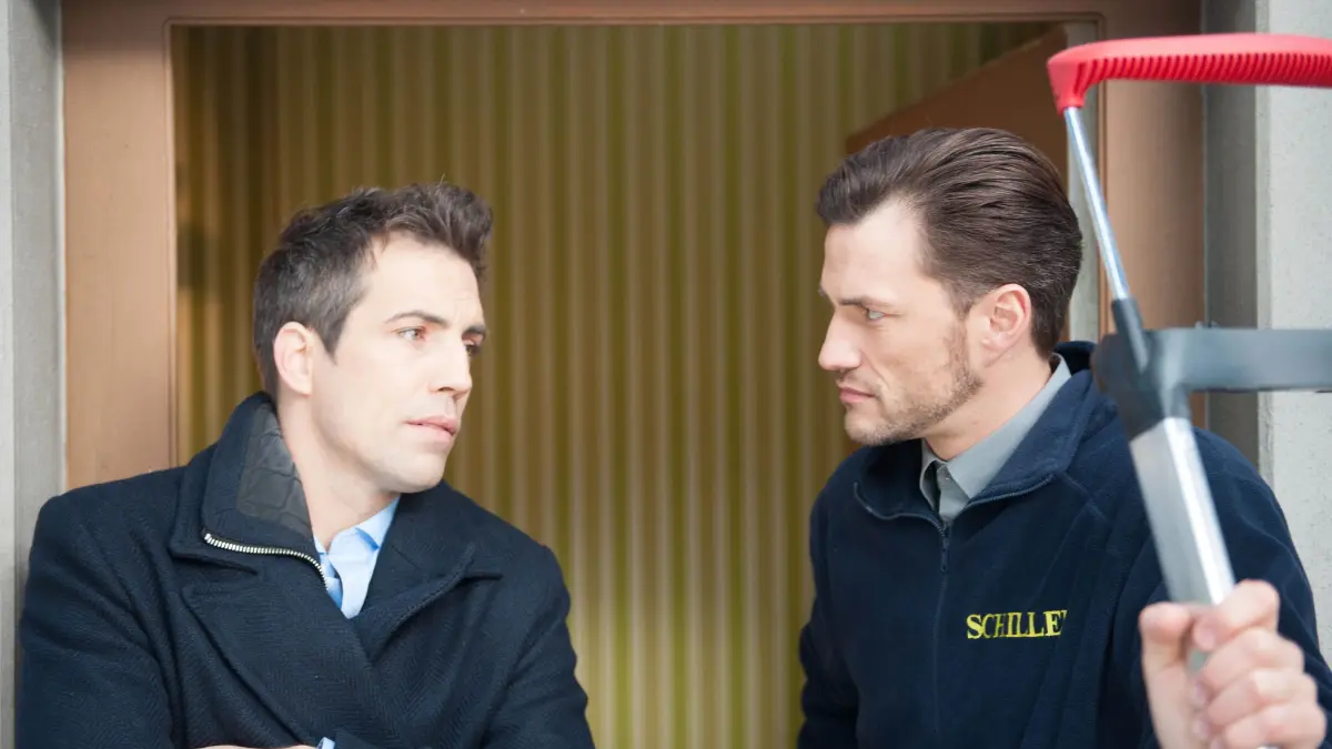 Stefan Bockelmann spielte "Malte Winter". Links Sascha (Alexander Sholti, Folge 4808)