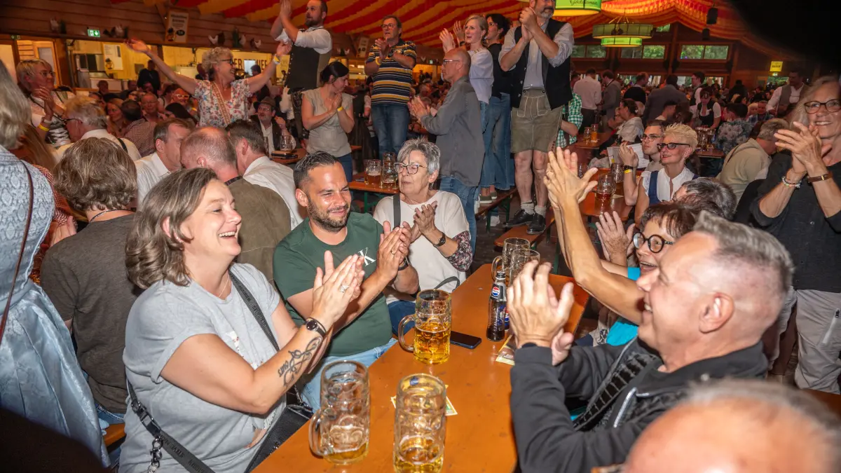 Göppingen Maientag Festzelt NWZ-Blasmusik-Festival