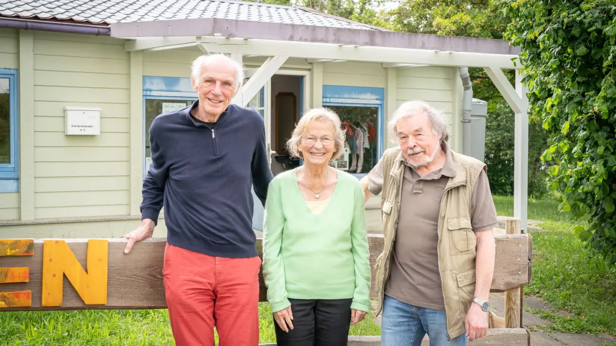 Sie freuen sich auf das große Jubiläumsfest der Bürger für Bästenhardt am Wochenende: Hans-Martin Steinhilber, Karin Hansen und Dines Christen. Nicht auf dem Bild ist der Vorsitzende Rüdiger Hampp, der leider verhindert war.