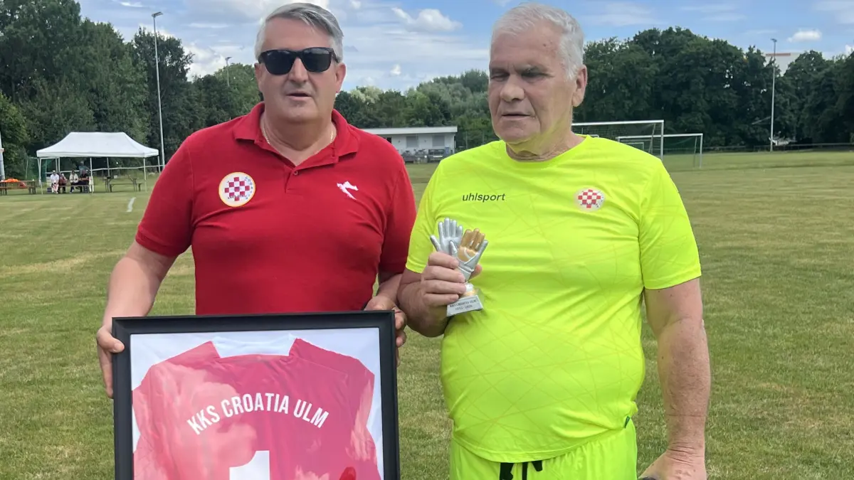 Andrija Tadic (rechts) geht mit 66 Jahren in Fußball-Rente.