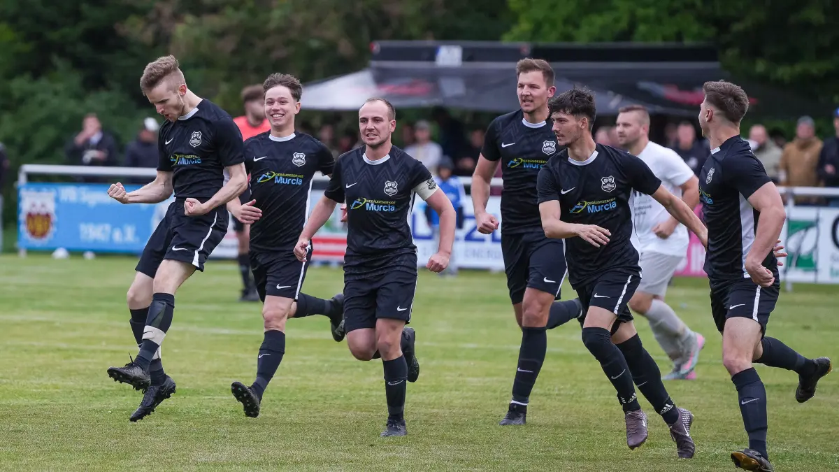 Das frühe 1:0 durch Niklaus Rebmann (links) gegen den SV Fischingen spielte der SGM Bildechingen/Nordstetten extrem in die Karten. Schon nach 30 Sekunden durfte der A3-Ligist jubeln