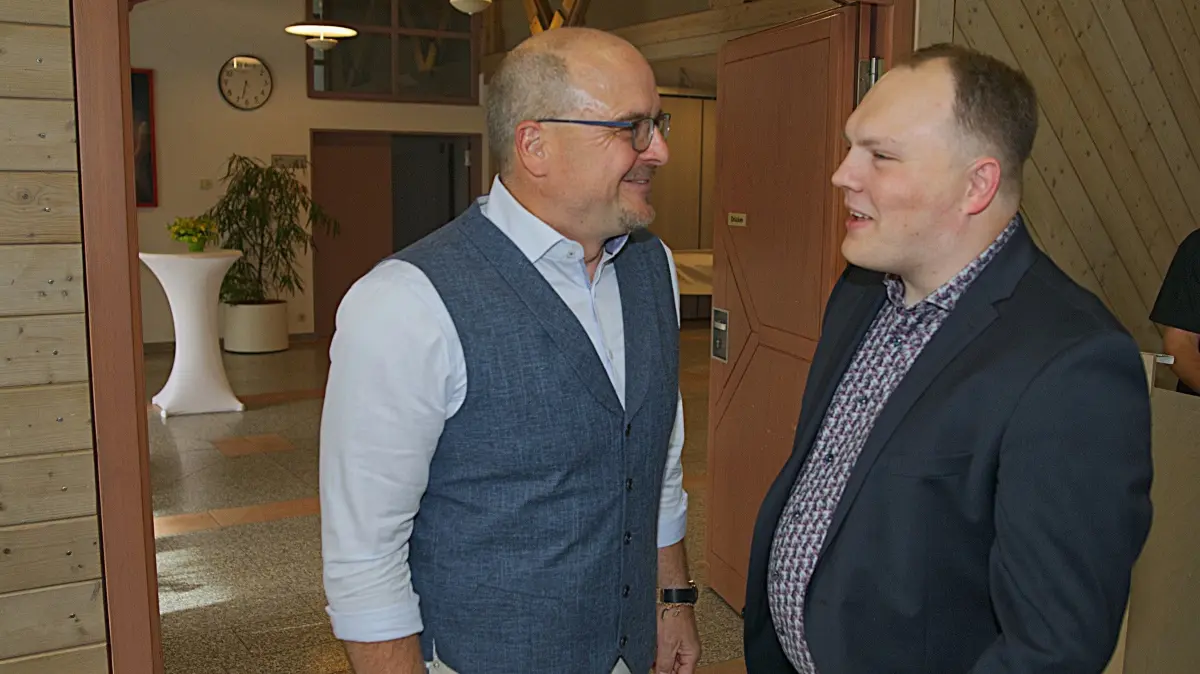 Oliver Sühring und sein Nachfolger Sebastian Kaida (rechts)