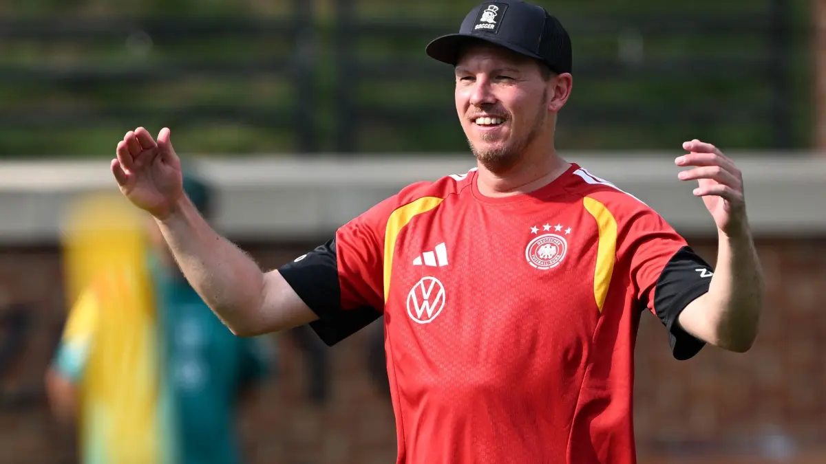 Fußball-WM 2026 - Training Deutschland: ARCHIV - 08.06.2026, USA, Winston-Salem: Fußball: Nationalmannschaft, vor dem ersten WM-Spiel gegen Curacao, Bundestrainer Julian Nagelsmann (Deutschland) in Aktion beim öffentlichen Training auf dem Gelände der Wake Forest University. (zu dpa: «Deutsche Tugenden gegen Curaçao: «Zeigen, wie gut wir sind»») Foto: Federico Gambarini/dpa - WICHTIGER HINWEIS: Gemäß den Vorgaben der DFL Deutsche Fußball Liga bzw. des DFB Deutscher Fußball-Bund ist es untersagt, in dem Stadion und/oder vom Spiel angefertigte Fotoaufnahmen in Form von Sequenzbildern und/oder videoähnlichen Fotostrecken zu verwerten bzw. verwerten zu lassen. +++ dpa-Bildfunk +++