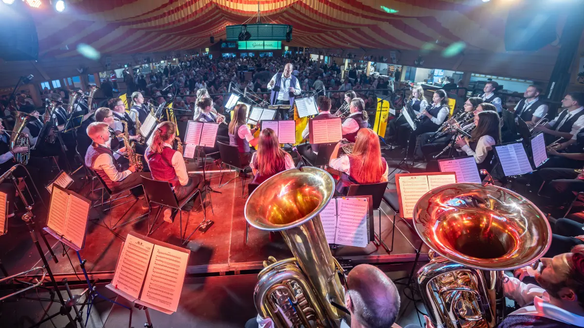 Göppingen Maientag Festzelt NWZ-Blasmusik-Festival Gammelshausen