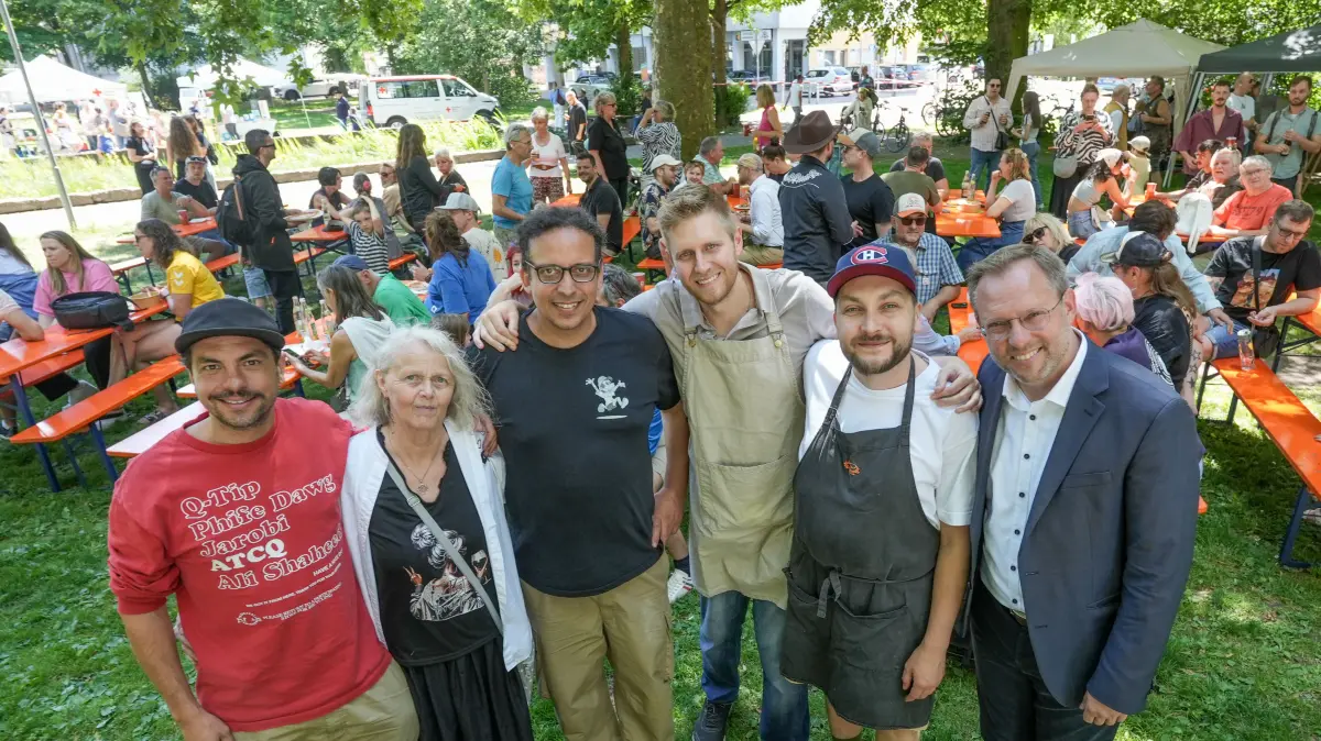 Ulm - Karlsplatzfest Begegnung für alle Menschen, die Teil einer internationalen Stadtgesellschaft sind.