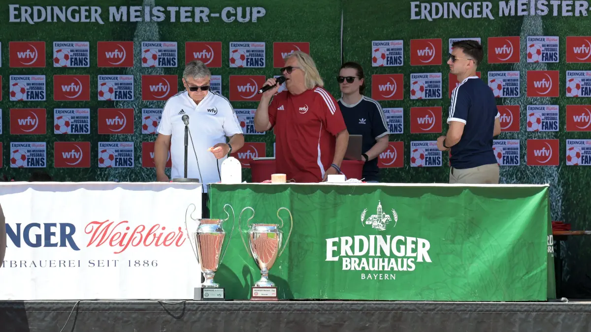 Fussball | ERDINGER Meister-Cup 2026-: Fussball | Vorrunden-Turnier / ERDINGER Meister-Cup 2026 // 2026-06-13 // Foto: JoBaur // Orga-Team / Stadionsprecher