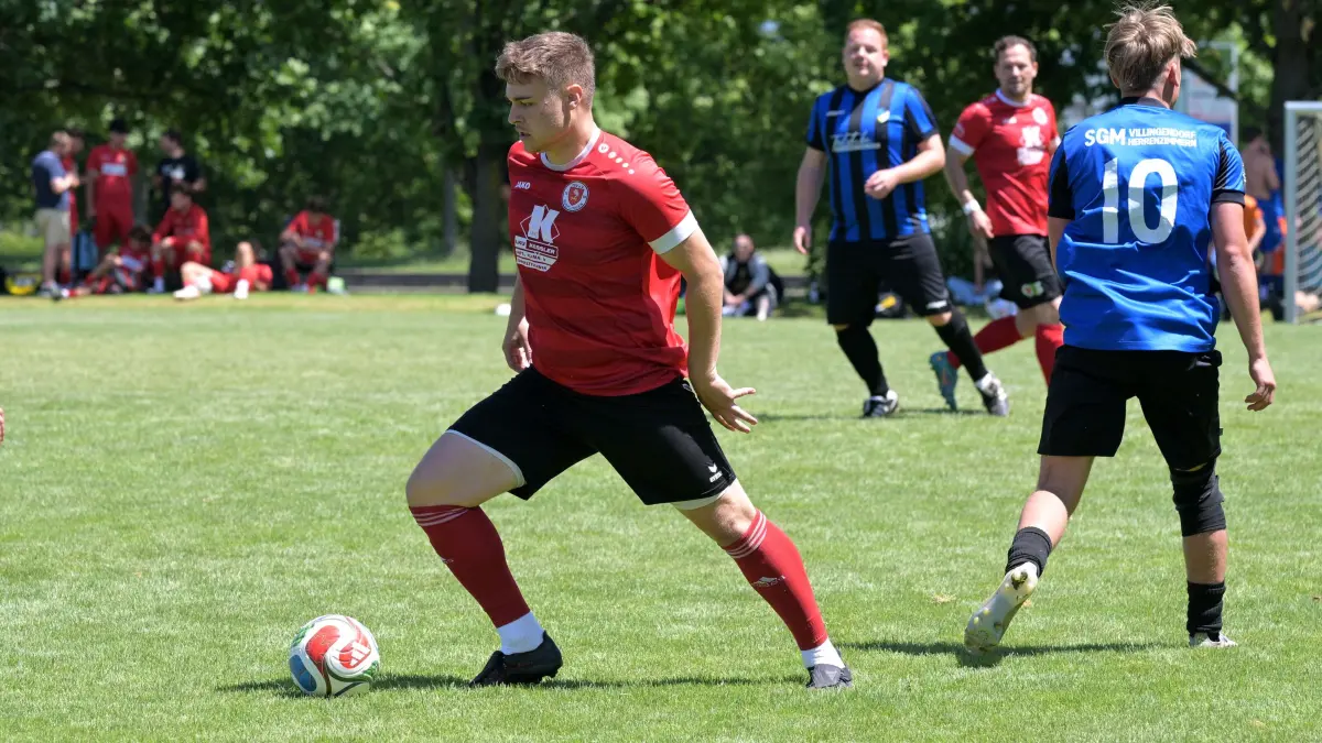 Fussball | ERDINGER Meister-Cup 2026-: Fussball / Herren | Vorrunden-Turnier / ERDINGER Meister-Cup 2026 // 2026-06-13 // Foto: JoBaur // SGM Villingendorf-Herrenzimmern II (blau) vs. SGM Nusplingen-Obernheim (rot) 0:7