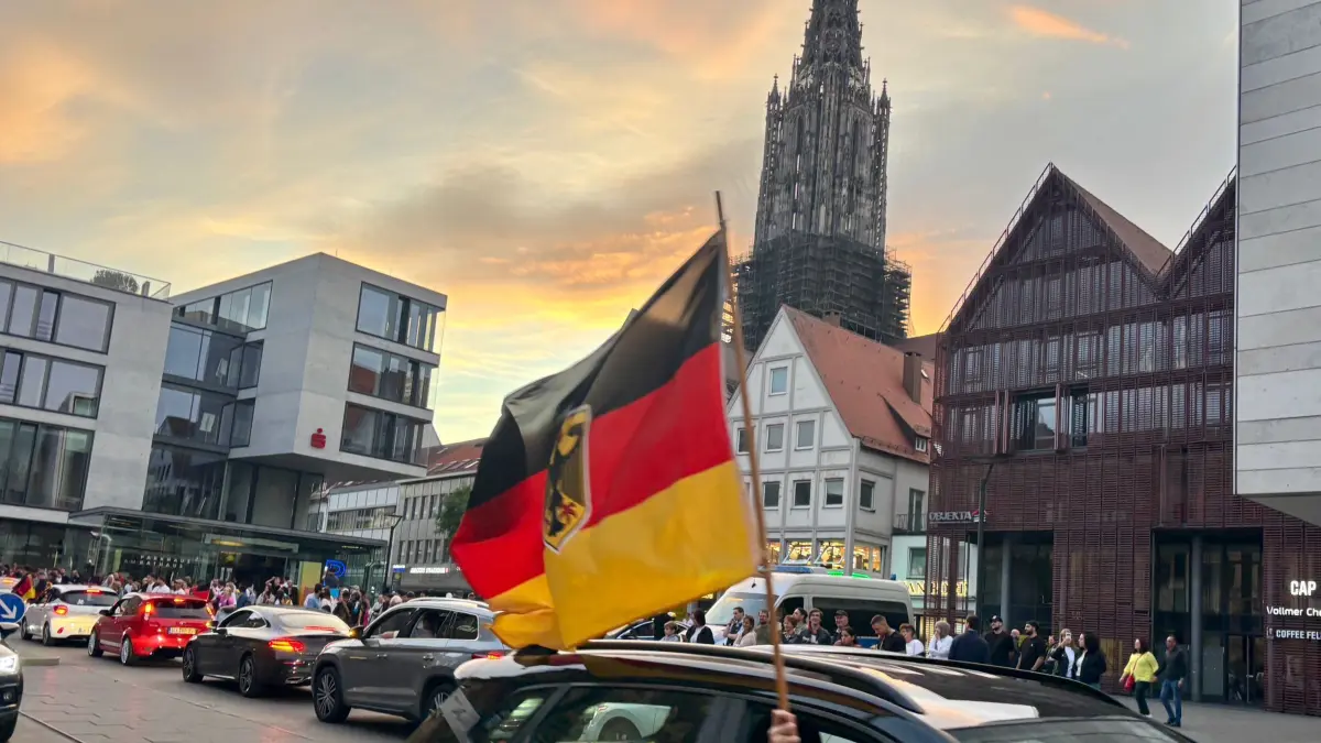 Autokorso in Ulm nach Auftaktspiel Deutschlands bei der Fußball-WM