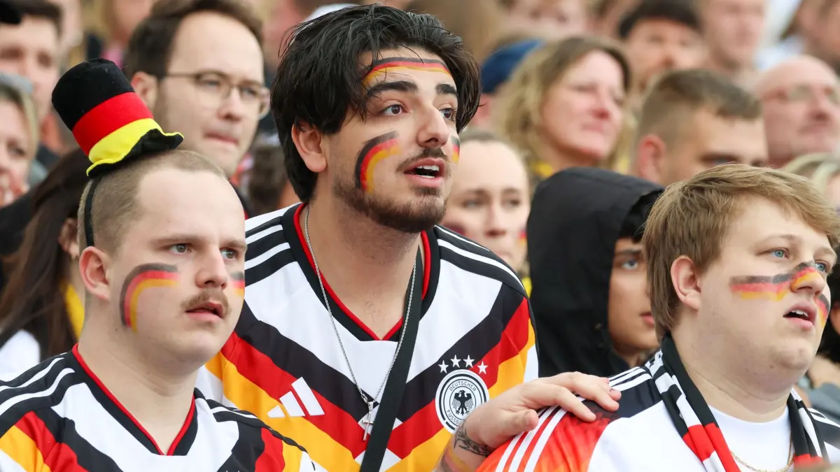 WM 2026 - Deutschland - Curacao - Public Viewing: 14.06.2026, Nordrhein-Westfalen, Herten: Fußball, Männer: WM, Deutschland - Curacao, Vorrunde, Gruppe E, 1. Spieltag. Fans schauen beim Public Viewing auf der Zeche Ewald das erste WM-Spiel der deutschen Mannschaft gegen Curacao. Foto: Christoph Reichwein/dpa +++ dpa-Bildfunk +++