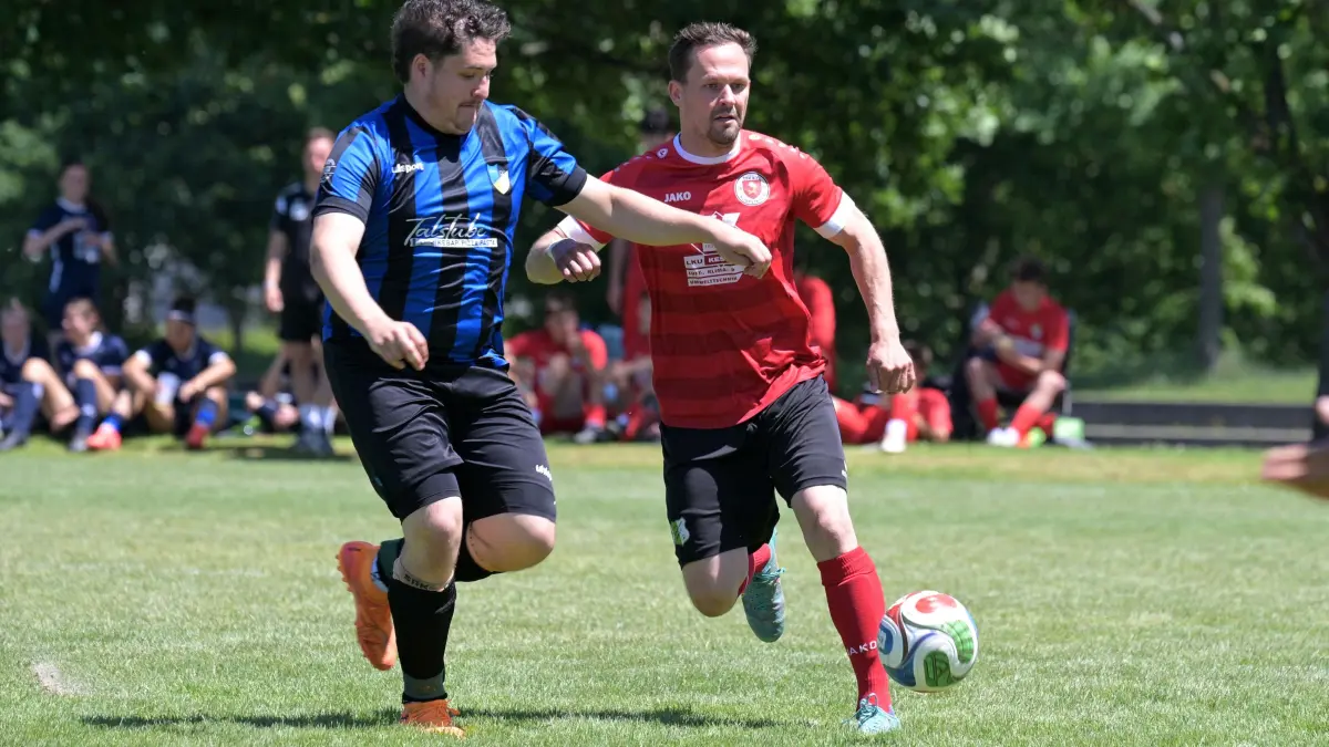Fussball | ERDINGER Meister-Cup 2026-: Fussball / Herren | Vorrunden-Turnier / ERDINGER Meister-Cup 2026 // 2026-06-13 // Foto: JoBaur // SGM Villingendorf-Herrenzimmern II (blau) vs. SGM Nusplingen-Obernheim (rot) 0:7