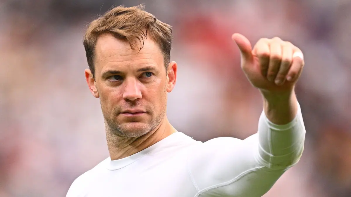 WM 2026 - Deutschland - Curaçao: 14.06.2026, USA, Houston: Fußball, Männer: WM, Deutschland - Curaçao, Vorrunde, Gruppe E, 1. Spieltag, Houston-Stadion, Torwart Manuel Neuer (Deutschland) bedankt sich bei den Zuschauern nach dem Spiel. ACHTUNG: Gemäß den Auflagen der FIFA dürfen die Bilder ausschließlich zur redaktionellen Verwendung genutzt werden. Eine kommerzielle Nutzung ist ausgeschlossen. Zudem dürfen keine videoähnlichen Sequenzen erstellt werden, und es dürfen keine Veränderungen weder im Vordergrund noch im Hintergrund am Bild vorgenommen werden. Foto: Tom Weller/dpa +++ dpa-Bildfunk +++