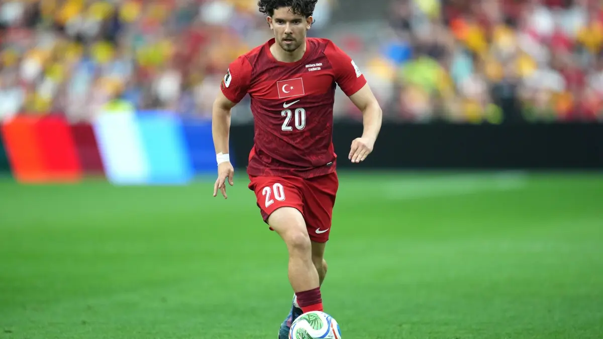 WM 2026 - Australien - Türkei: 13.06.2026, Kanada, Vancouver: Fußball, WM 2026, Australien - Türkei, Vorrunde, Gruppe D, 1. Spieltag, BC Place Vancouver. Ferdi Kadioglu (Türkei) am Ball. Foto: Abbie Parr/AP/dpa +++ dpa-Bildfunk +++