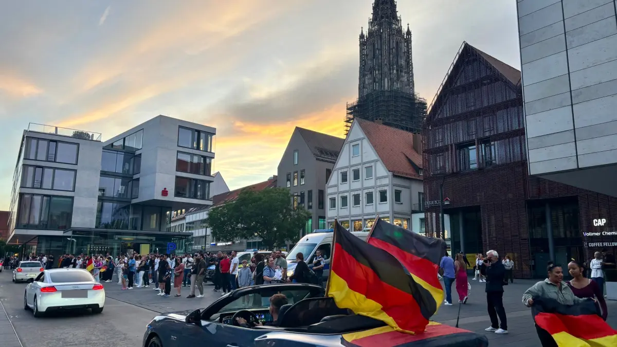 Autokorso in Ulm nach Auftaktspiel Deutschlands bei der Fußball-WM