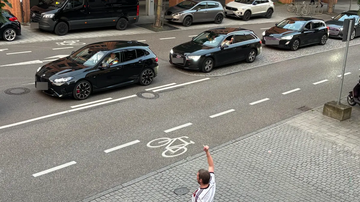 Autokorso in Ulm nach Auftaktspiel Deutschlands bei der Fußball-WM