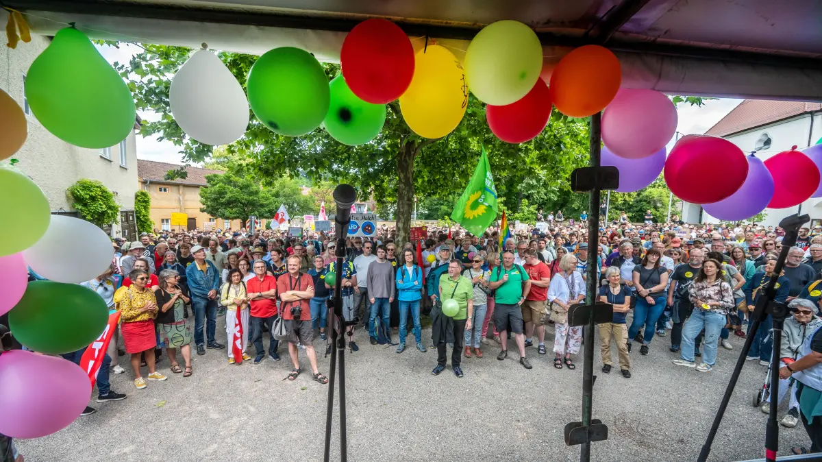 Stadthalle Donzdorf Gründung AFD Jugendverband Generation Deutschland Demo Antifa Grünen Gegendemo