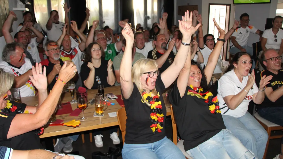 Fußballübertragung im Wirtshaus "Hirsch" Burladingen