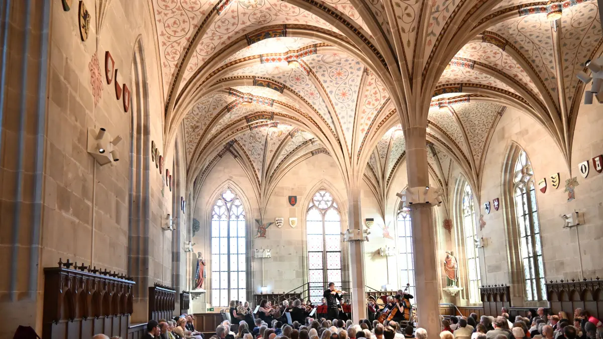 Violinist Anton Tkacz und Concerto Tübingen im fast vollbesetzten Sommerrefektorium