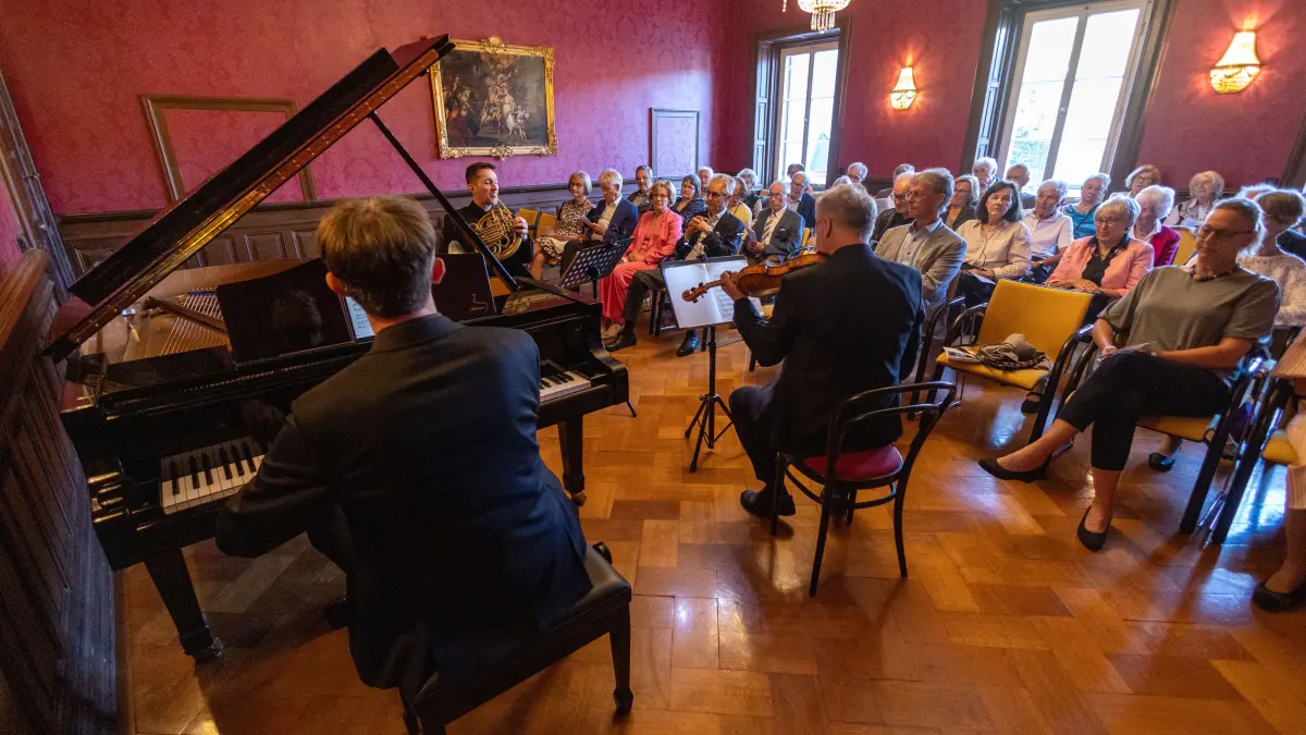 Konzert Michael Schütze Trio, Donzdorf, Roter Saal des Schlosses ; Programm: Brahms Horntrio op. 40.; Mozart Trio in B-Dur; Schumann „Adagio und Allegro“.