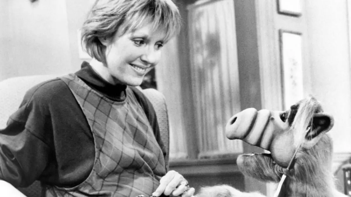 Anne Schedeen, vielen als Kate Tanner aus „Alf“ bekannt, ist im Alter von 77 Jahren gestorben. Wie ihre Familie Abschied nimmt und warum ihr Name für Fans der Kultserie unvergessen bleibt.