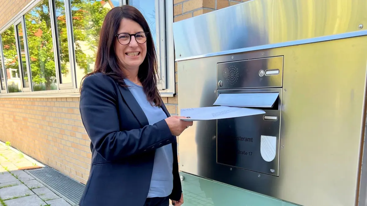 Sylvia Hokenmaier warf ihre Bewerbung kurz vor 18 Uhr ein.