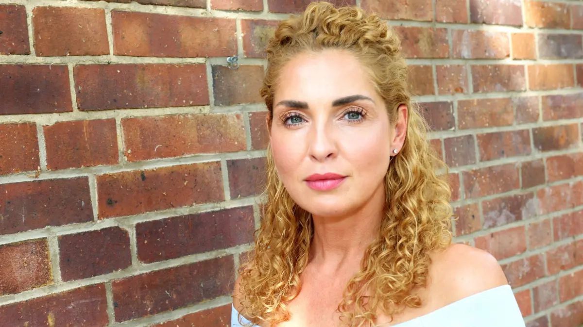 Nina (Maria Wedig) hat mit gesundheitlichen Problemen zu kämpfen.