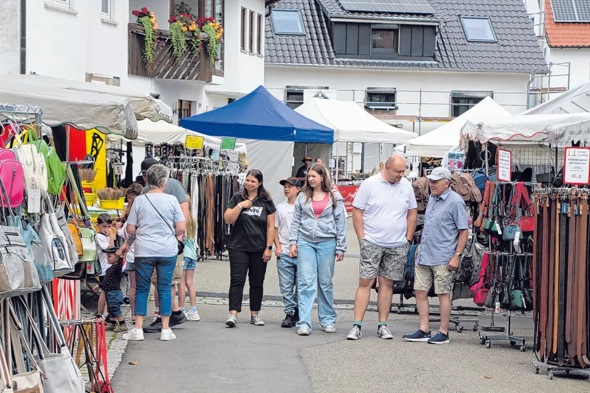 Beim Genuss- und Krämermarkt werden regionale und überregionale Produkte angeboten.⇥Fotos: Hubert Pfister