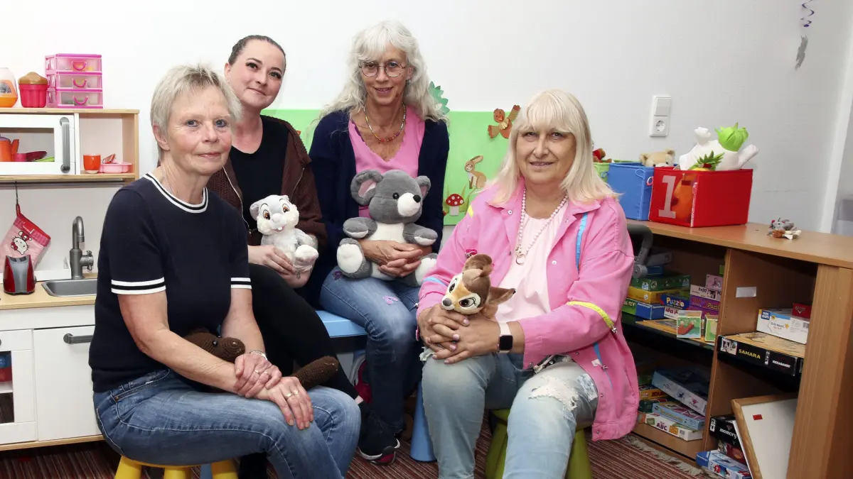 Kinderschutzbund Ortsverband Geislingen sucht Ehrenamtliche für Begleiteten Umgang mit Kindern - vlnr: Renate Neuwirth (Vorsitzende des Geislinger Ortsverbands), Stefanie Steiner (Ehrenamtliche und Mitglied im Vorstand), Heike Maier (Projektleiterin Begleiteter Umgang), Sigrid Bauer (Ehrenamtliche und Mitglied im Vorstand)