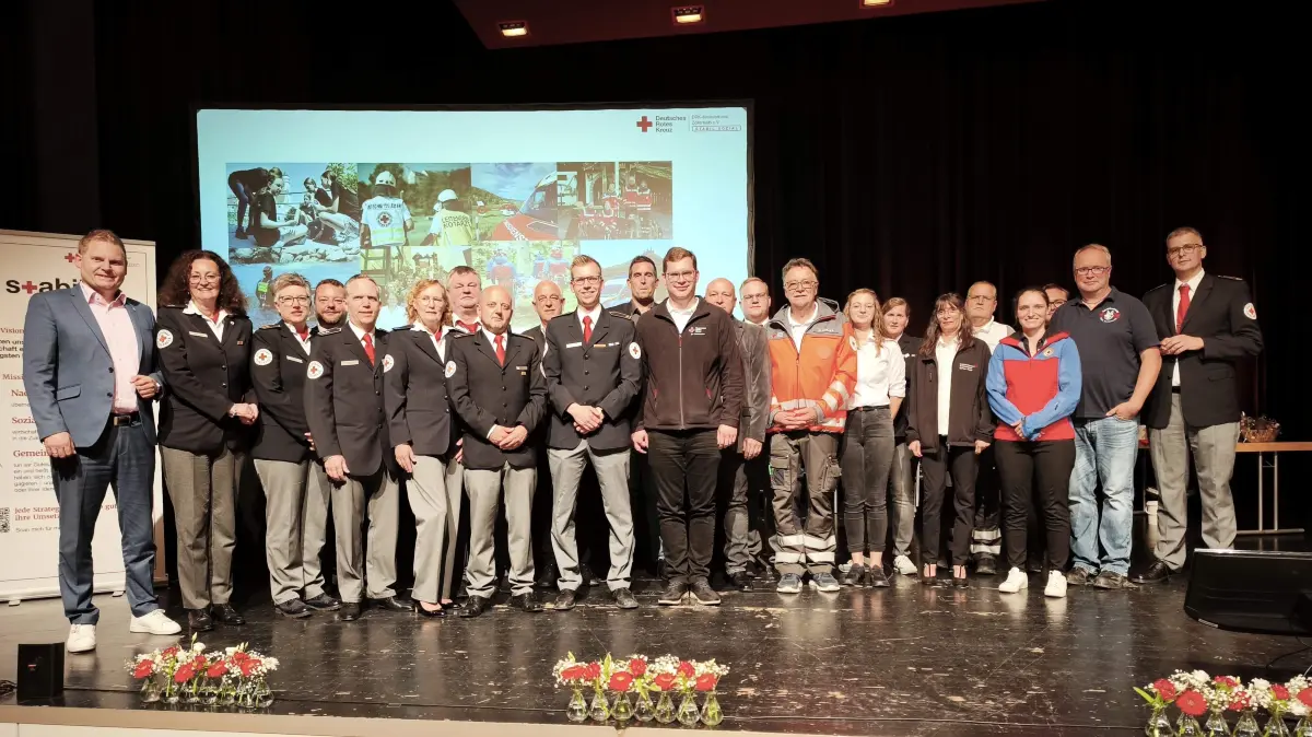 Die gewählten Delegierten und Ersatzdelegierten präsentierten sich auf der Bühne in Ebingen.